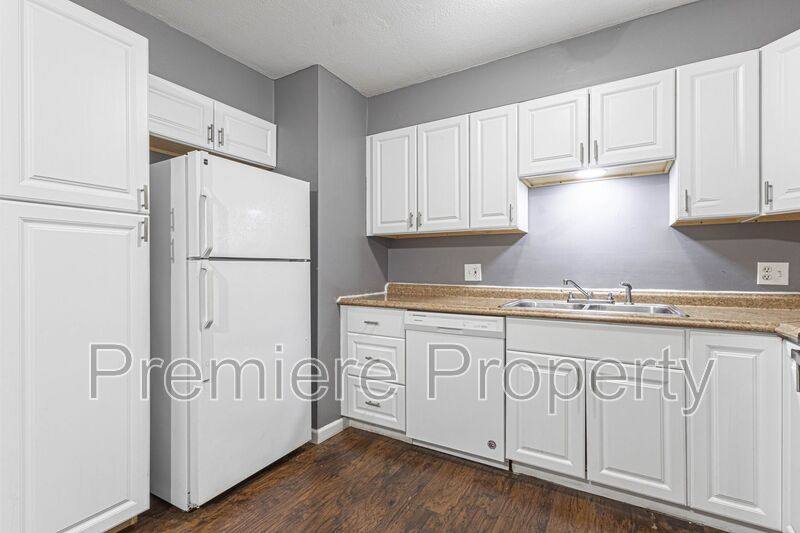 House for rent at 7719 E 112th Terrace, Kansas City, MO 64134