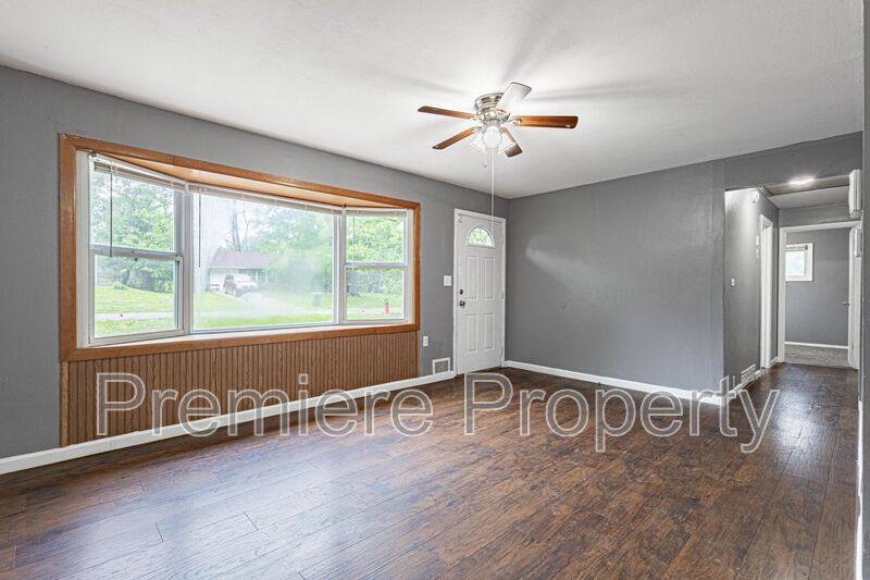 House for rent at 7719 E 112th Terrace, Kansas City, MO 64134