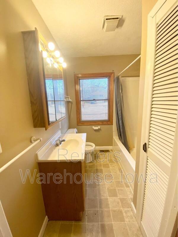 House for rent at 2002 63rd St, Windsor Heights, IA 50324