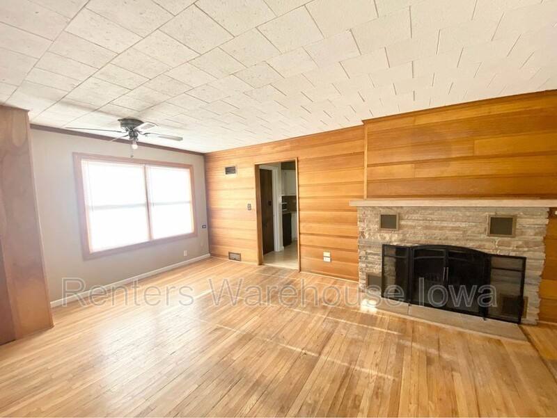 House for rent at 2002 63rd St, Windsor Heights, IA 50324