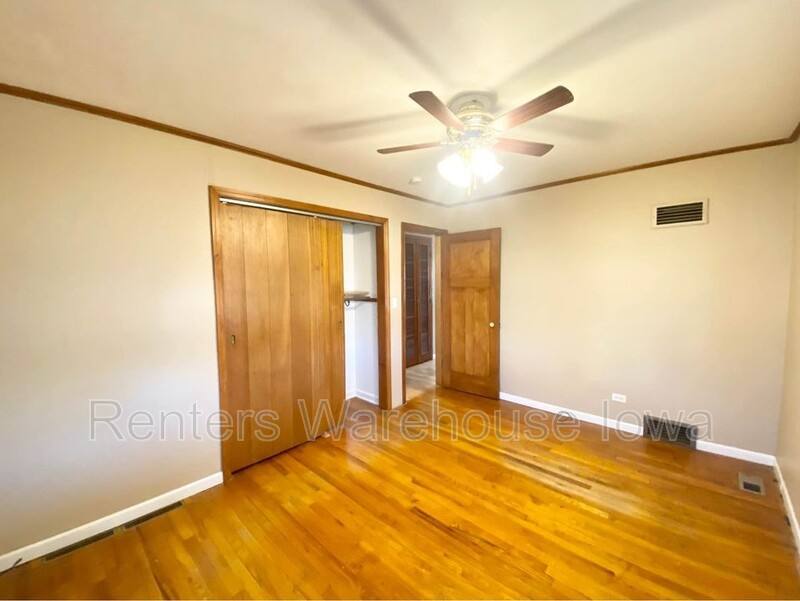 House for rent at 2002 63rd St, Windsor Heights, IA 50324