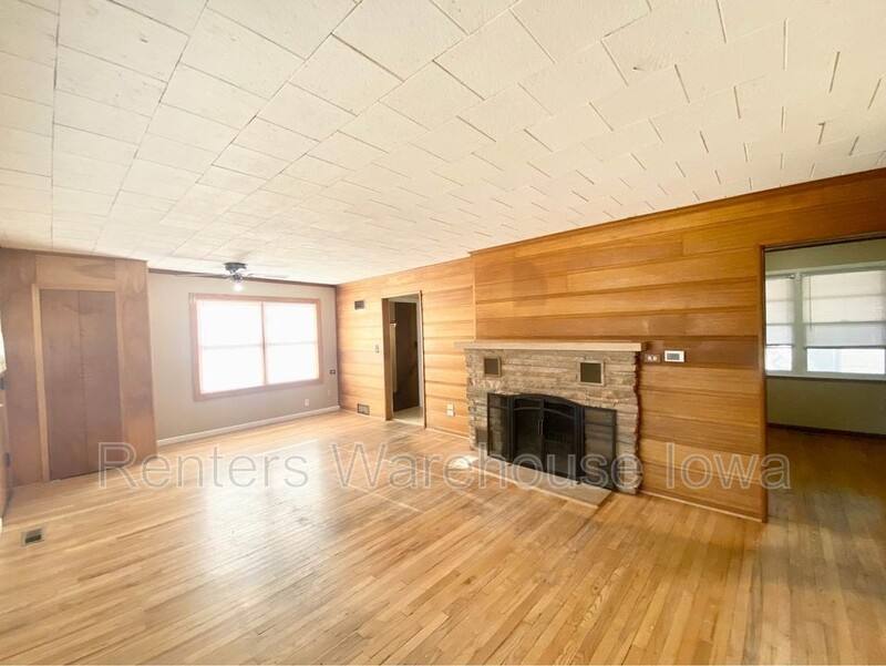 House for rent at 2002 63rd St, Windsor Heights, IA 50324