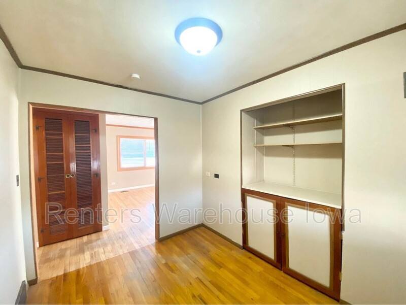 House for rent at 2002 63rd St, Windsor Heights, IA 50324