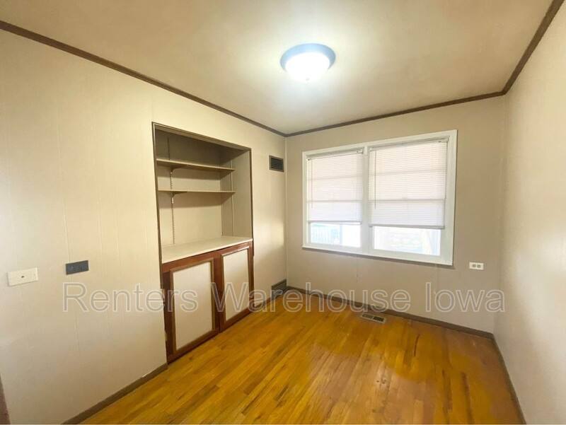 House for rent at 2002 63rd St, Windsor Heights, IA 50324