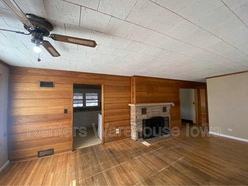 House for rent at 2002 63rd St, Windsor Heights, IA 50324