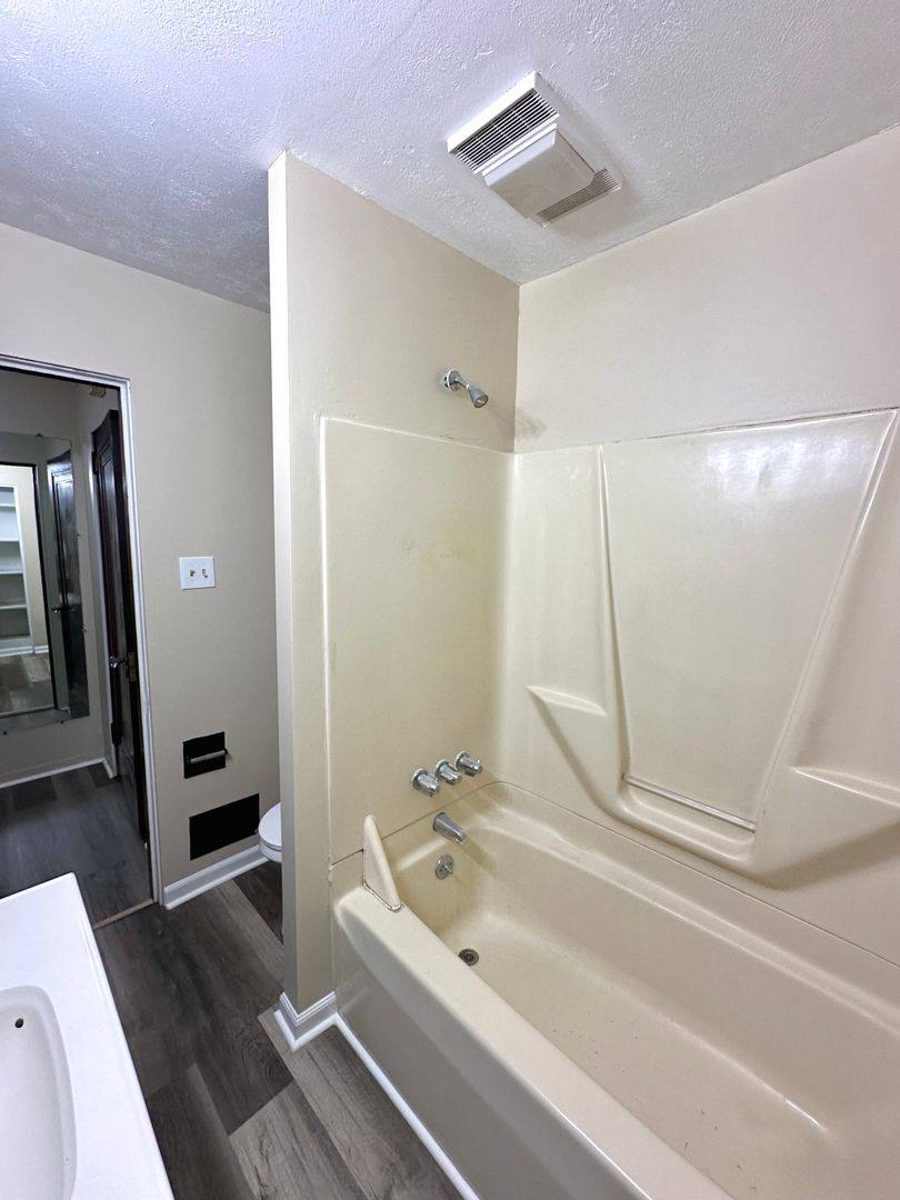 Apartment for rent at 636 Hazelwood Ave #1, Pittsburgh, PA 15207
