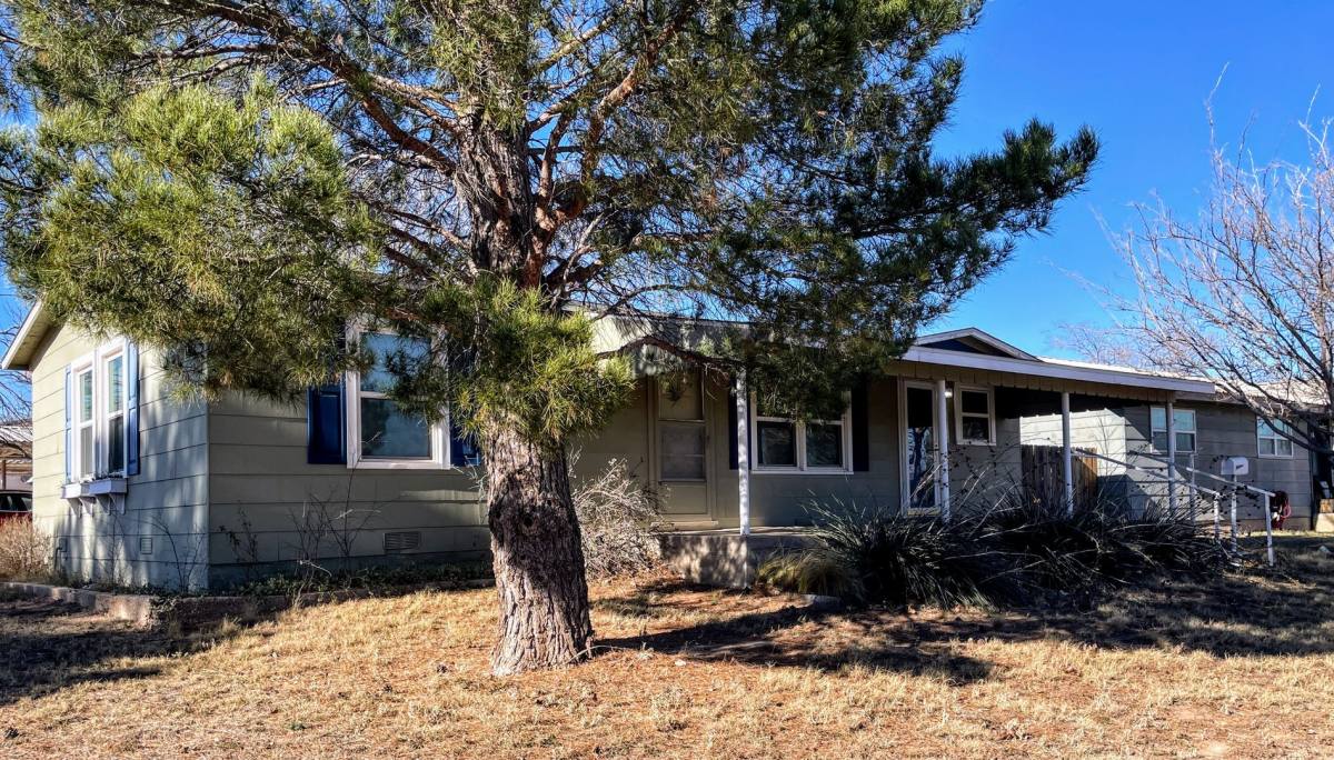 House for rent at 3713 Noble Dr, Snyder, TX 79549