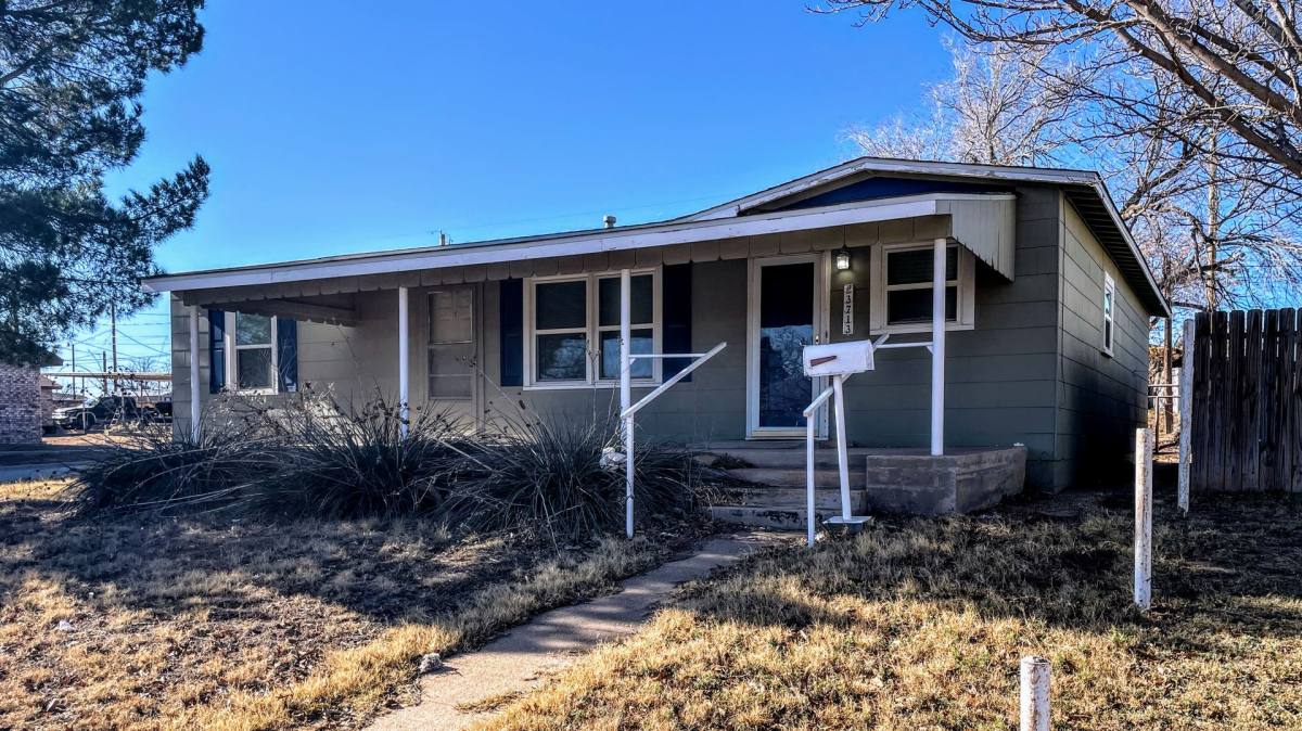 House for rent at 3713 Noble Dr, Snyder, TX 79549