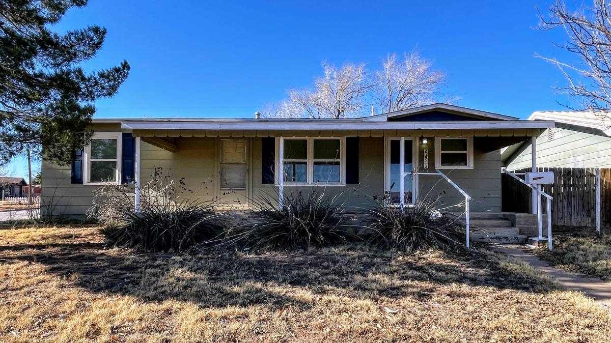 House for rent at 3713 Noble Dr, Snyder, TX 79549