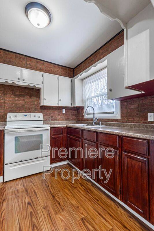 House for rent at 7111 NE 52nd St, Kansas City, MO 64119