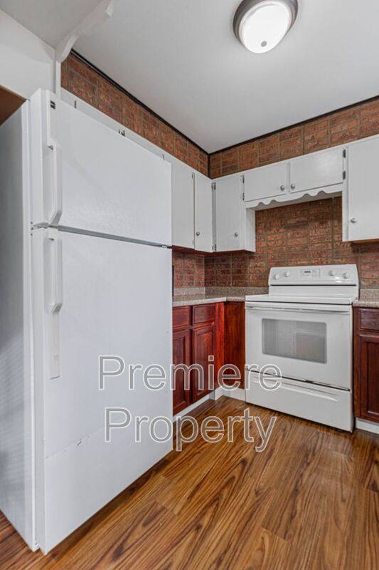 House for rent at 7111 NE 52nd St, Kansas City, MO 64119