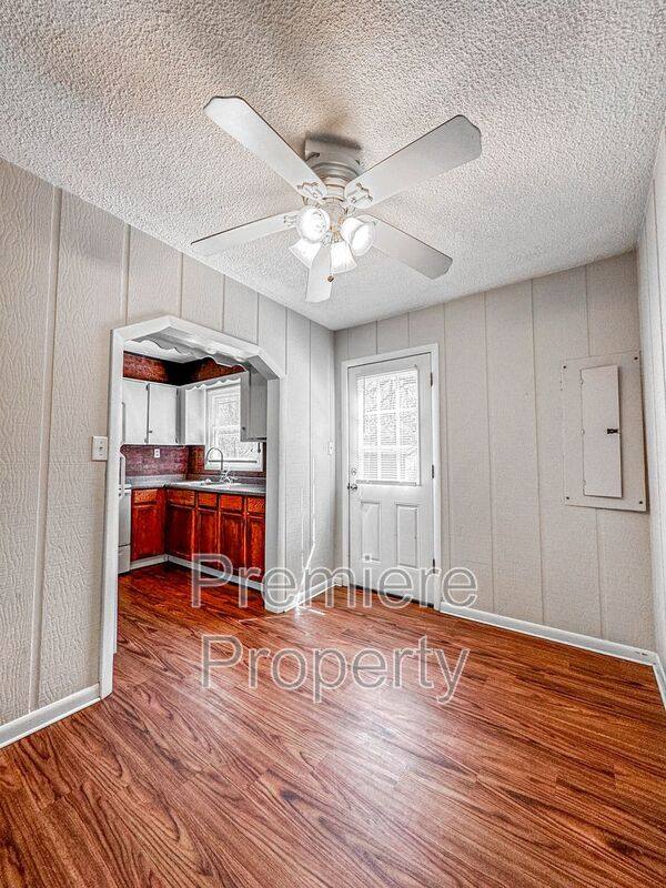 House for rent at 7111 NE 52nd St, Kansas City, MO 64119
