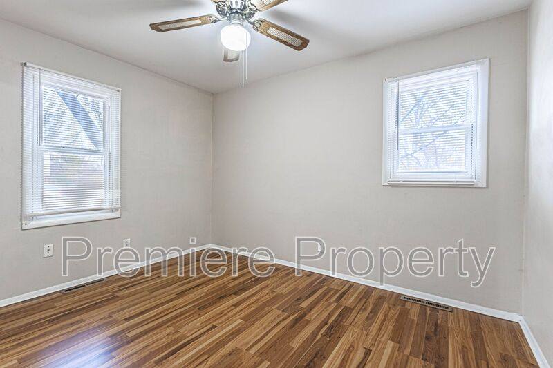 House for rent at 7111 NE 52nd St, Kansas City, MO 64119