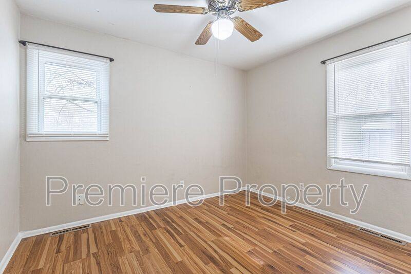 House for rent at 7111 NE 52nd St, Kansas City, MO 64119
