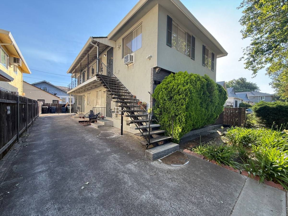 Apartment for rent at 1405 U St, Sacramento, CA 95818