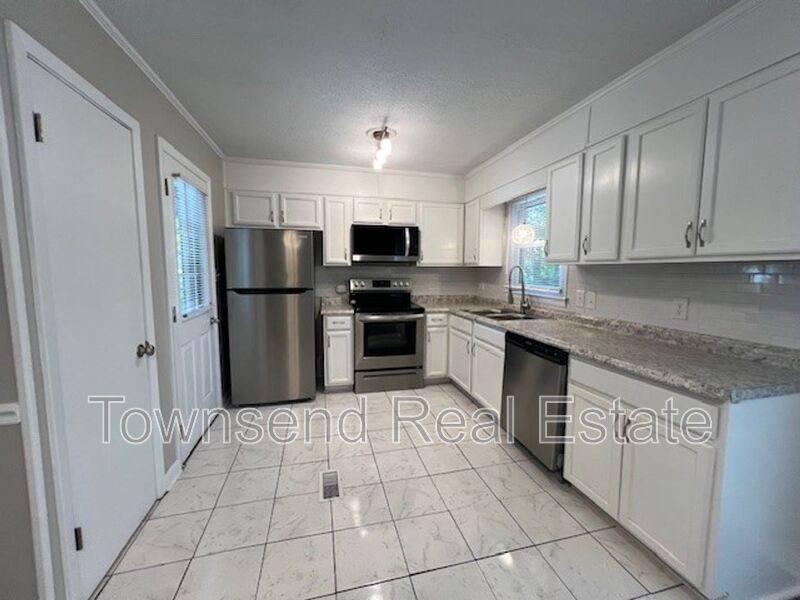 House for rent at 1017 Xavier Dr, Fayetteville, NC 28311