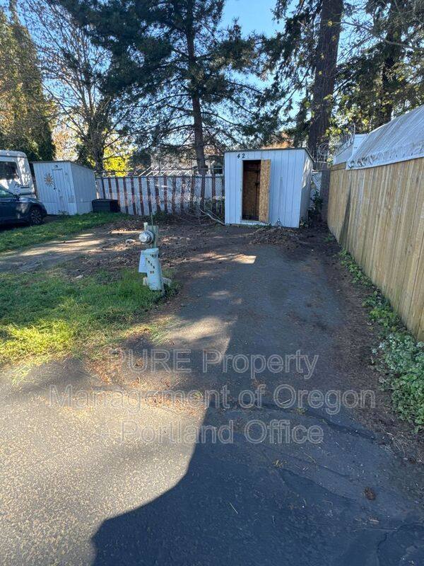 Apartment for rent at 7958 SE Glencoe Rd Space #42, Portland, OR 97222