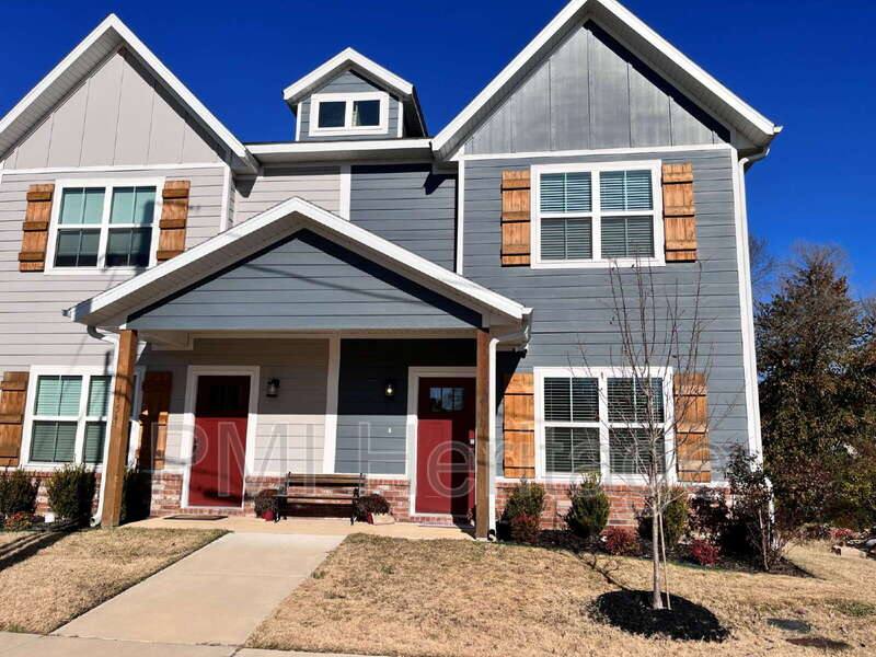 Apartment for rent at 1452 W Sligo St, Fayetteville, AR 72701