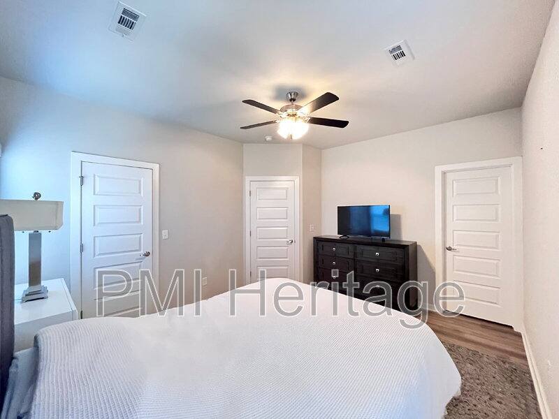 Apartment for rent at 1452 W Sligo St, Fayetteville, AR 72701