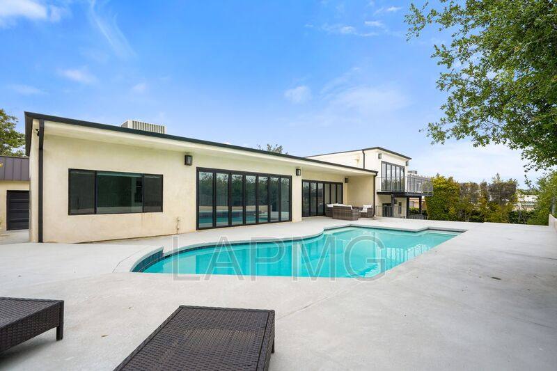 House for rent at 3812 Westfall Dr, Encino, CA 91436