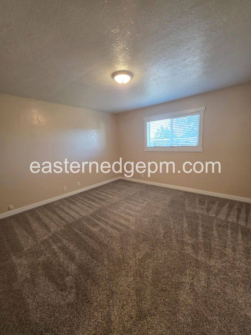 Apartment for rent at 650-652 NW 6th St, Ontario, OR 97914