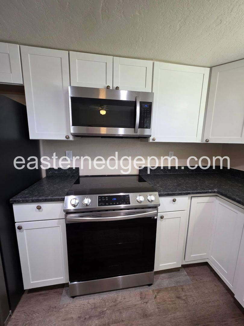 Apartment for rent at 650-652 NW 6th St, Ontario, OR 97914