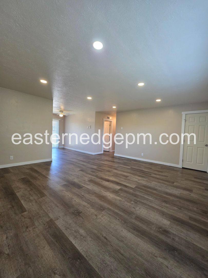 Apartment for rent at 650-652 NW 6th St, Ontario, OR 97914