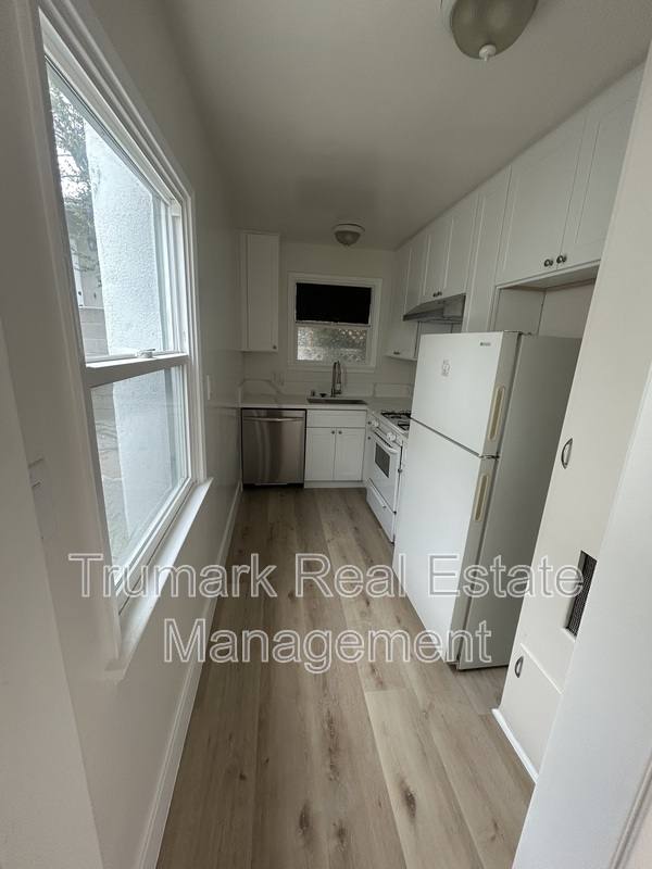 Apartment for rent at 49 S Grand Oaks Ave #3, Pasadena, CA 91107