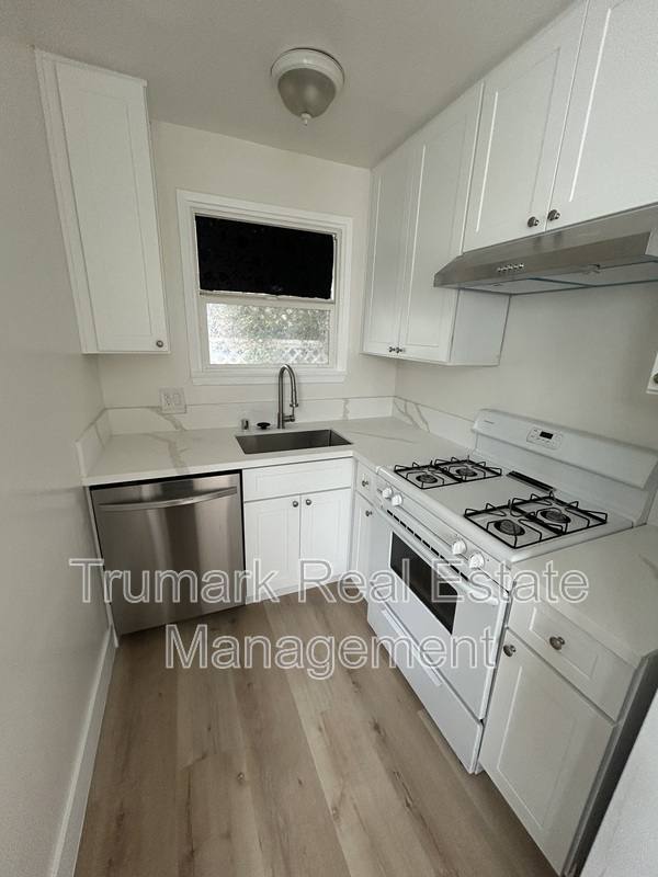 Apartment for rent at 49 S Grand Oaks Ave #3, Pasadena, CA 91107