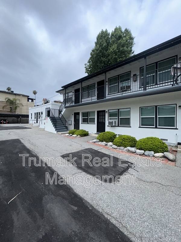Apartment for rent at 49 S Grand Oaks Ave #3, Pasadena, CA 91107