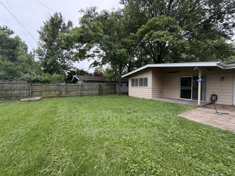House for rent at 410 Ridge Dr, Florissant, MO 63033