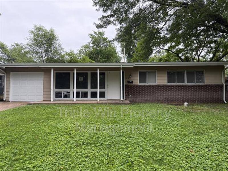 House for rent at 410 Ridge Dr, Florissant, MO 63033