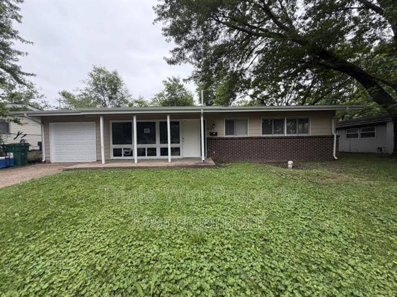 House for rent at 410 Ridge Dr, Florissant, MO 63033