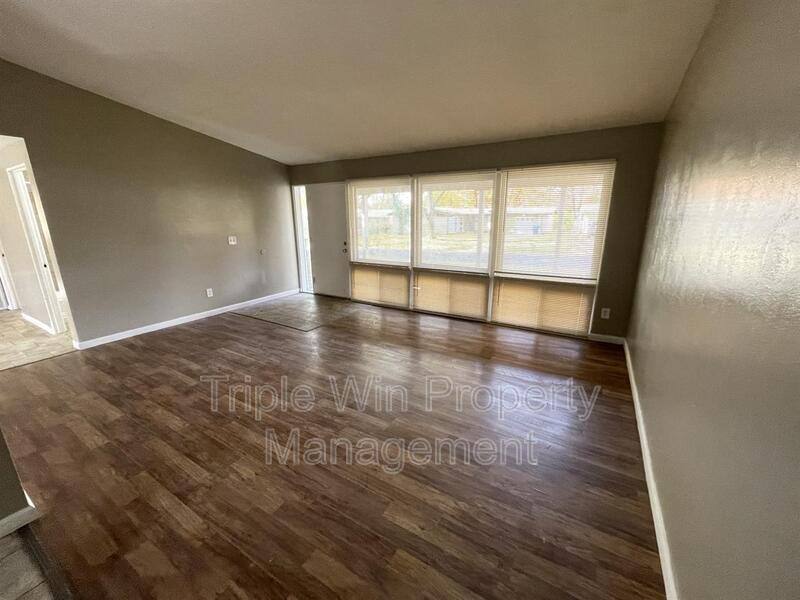 House for rent at 410 Ridge Dr, Florissant, MO 63033
