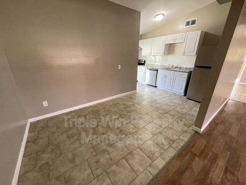 House for rent at 410 Ridge Dr, Florissant, MO 63033