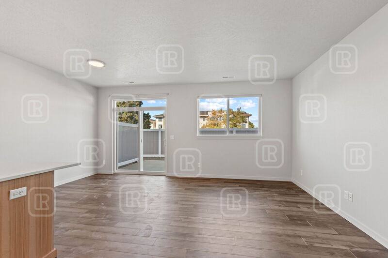 Townhouse for rent at 218 S Woodlawn Lane #1, Spokane, WA 99216