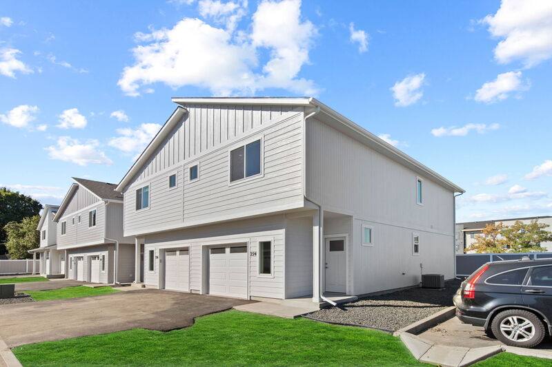 Townhouse for rent at 218 S Woodlawn Lane #1, Spokane, WA 99216
