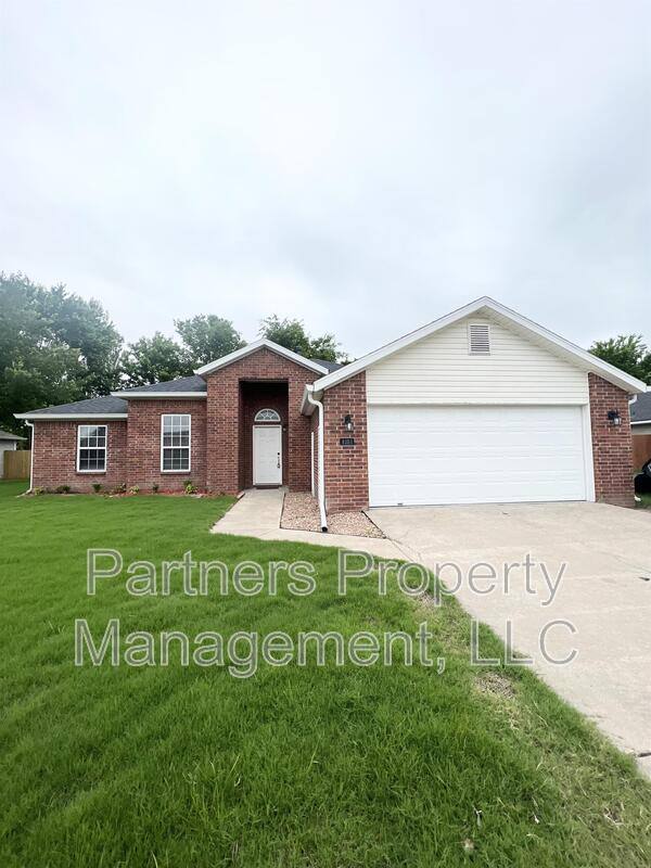 House for rent at 1257 Fox Run Lane, Elkins, AR 72727