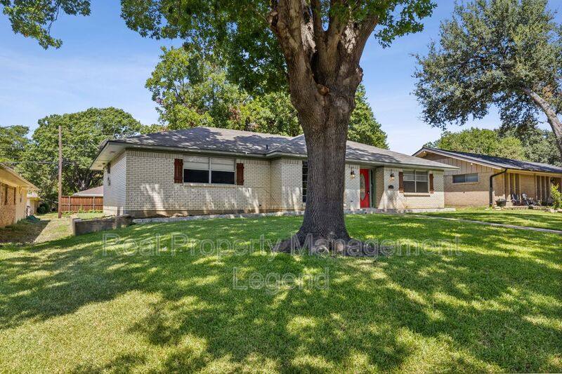 House for rent at 13425 Janwood Lane, Dallas, TX 75234