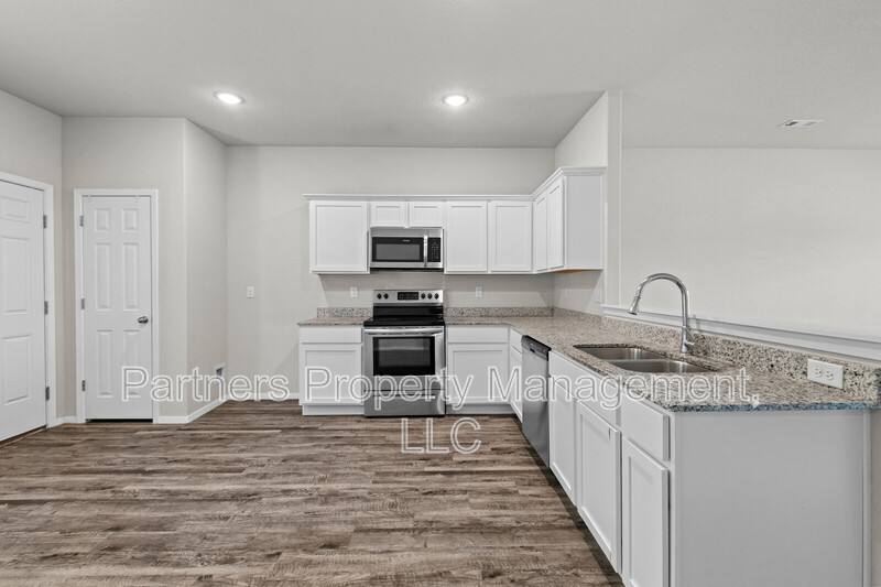 House for rent at 2287 S Ouachita Dr, Fayetteville, AR 72701