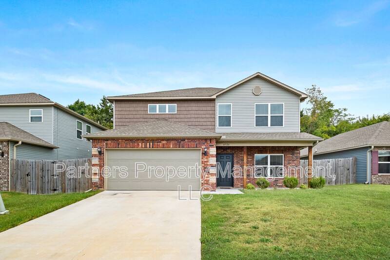 House for rent at 2287 S Ouachita Dr, Fayetteville, AR 72701
