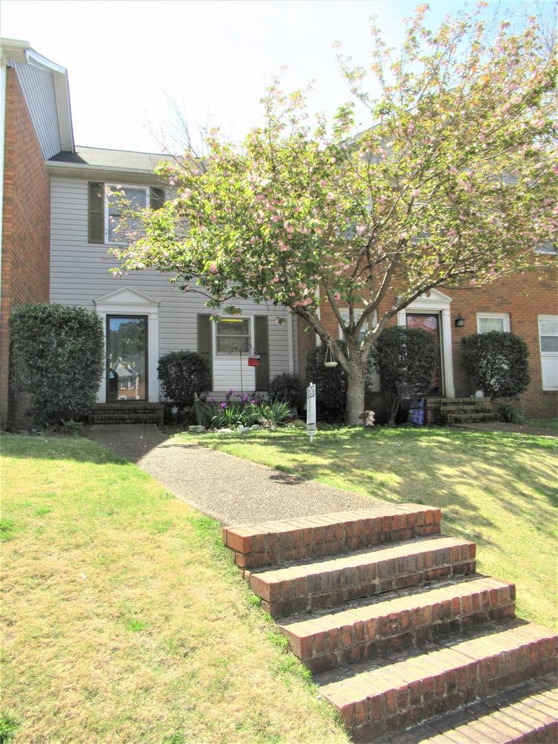 Townhouse for rent at 2225 Ascot Lane, Birmingham, AL 35216