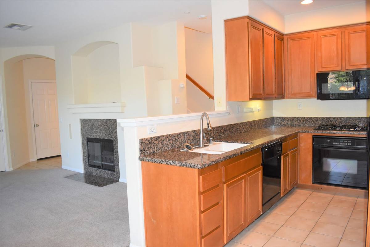 Townhouse for rent at 2662 Prato Lane, San Diego, CA 92108