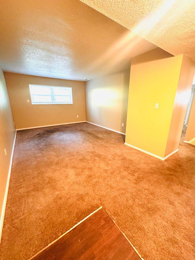 Apartment for rent at 1409 W Maple Ave, Independence, MO 64050