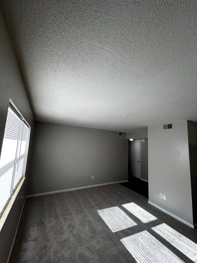 Apartment for rent at 1409 W Maple Ave, Independence, MO 64050