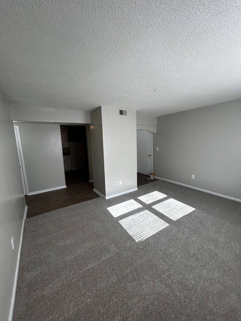 Apartment for rent at 1409 W Maple Ave, Independence, MO 64050