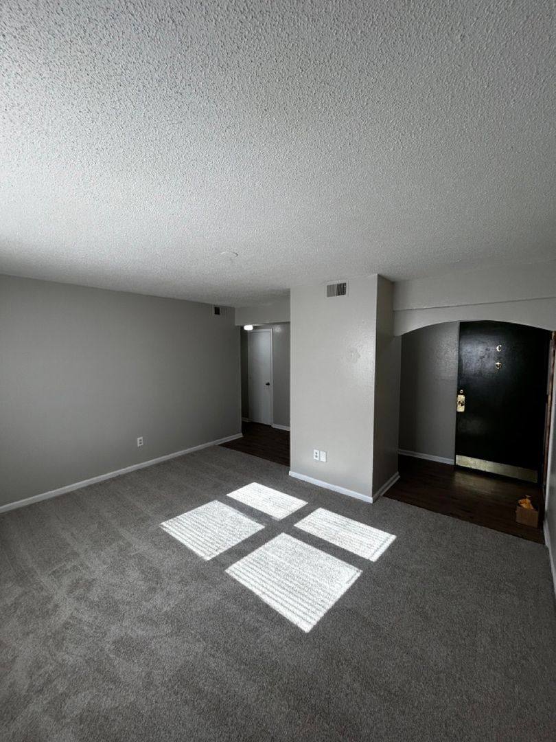 Apartment for rent at 1409 W Maple Ave, Independence, MO 64050