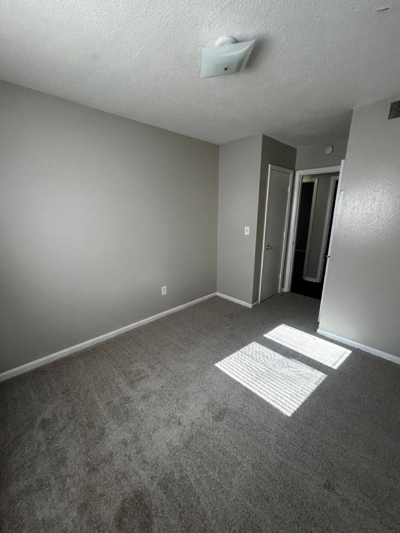 Apartment for rent at 1409 W Maple Ave, Independence, MO 64050