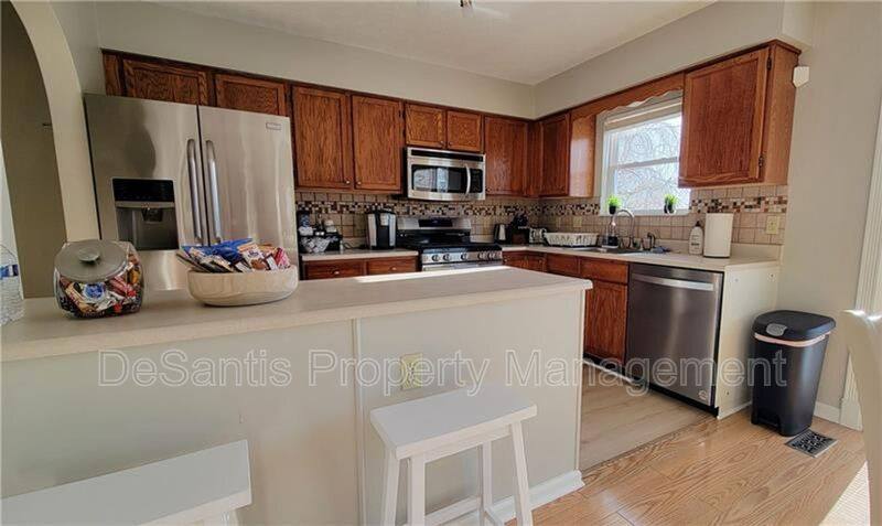 House for rent at 1421 Sandstone Dr, Tarentum, PA 15084