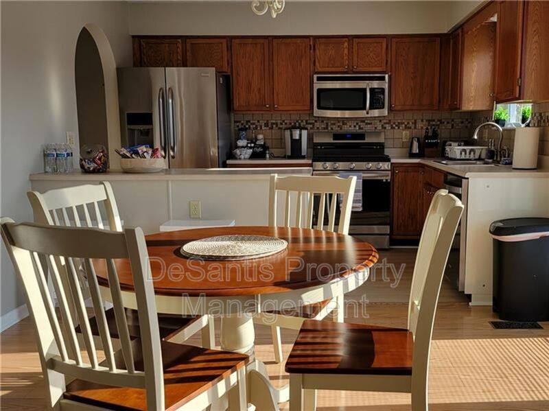 House for rent at 1421 Sandstone Dr, Tarentum, PA 15084